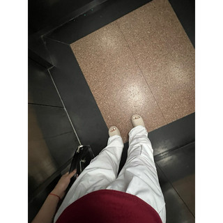 pass áo đỏ xênh, quần trắng thô