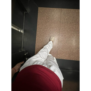 pass áo đỏ xênh, quần trắng thô