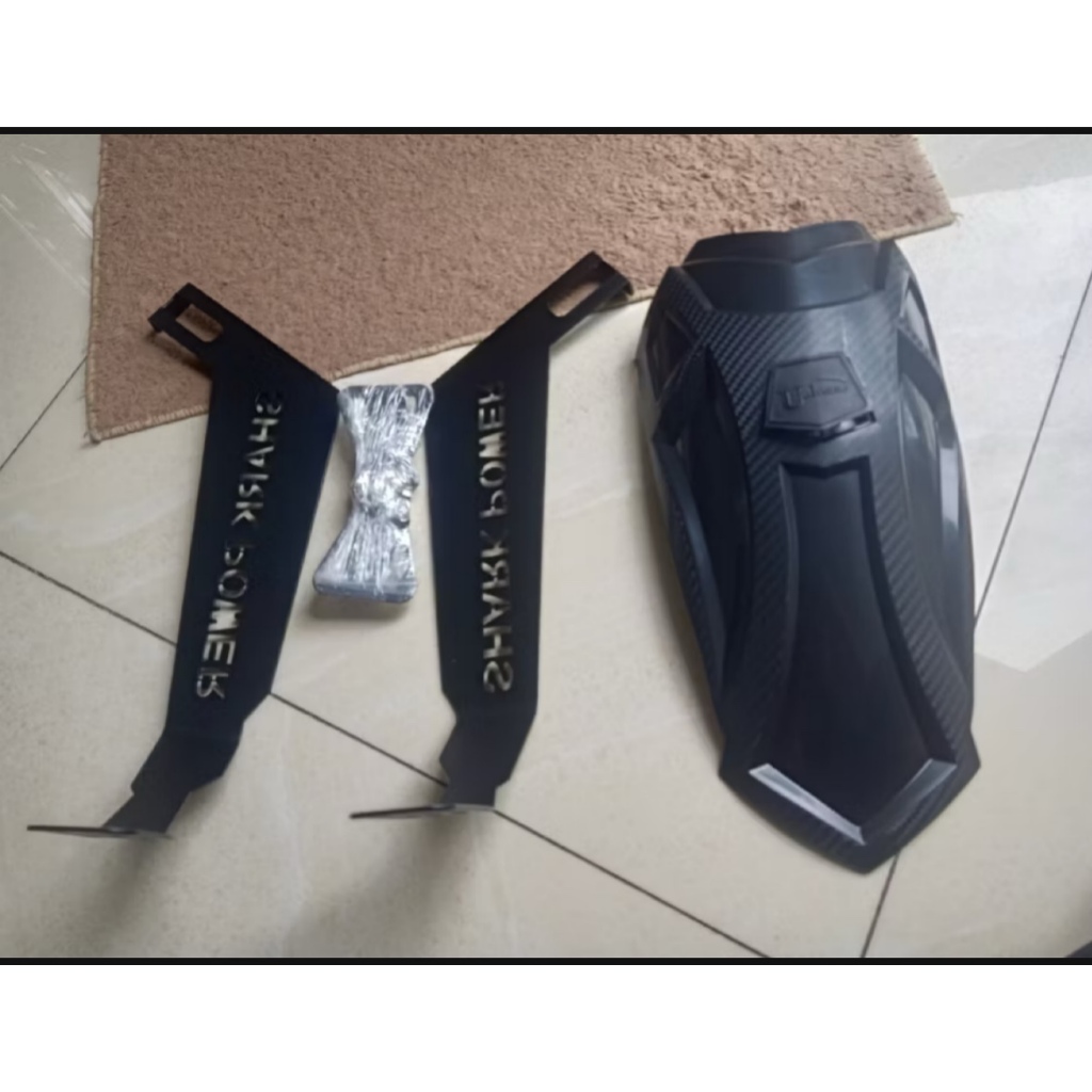 Dè chắn bùn luôn pát biển số xe R15V3 kiểu mô tô