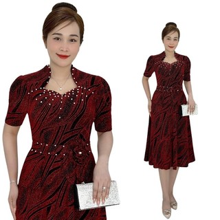 Đầm trung niên đi tiệc thun kim sa dáng midi cổ nữ hoàng đính ngọc nhấn eo phối hoa kèm ngọc size lớn 75kg, Đầm cho mẹ