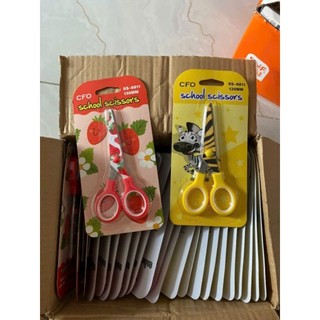 Kéo nhỏ thủ công học sinh