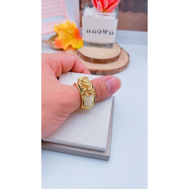 nhẫn ngà cuộn rồng