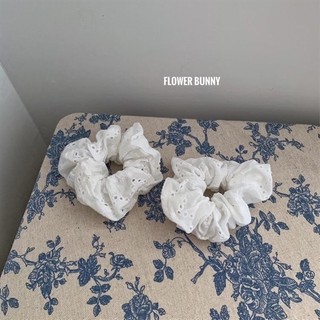 Scrunchies trắng hoa nổi 3043