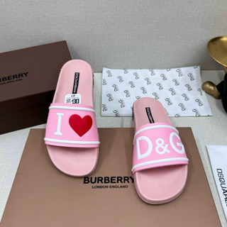 Dép lê nam quai ngang DG slide hồng cao su quai đúc nổi chữ I Love DG tim đỏ đế nổi hoa văn cao cấp DL125P
