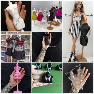 Manocanh búp bê Barbie và Ken . Ma nơ canh trưng quần áo trang sức búp bê