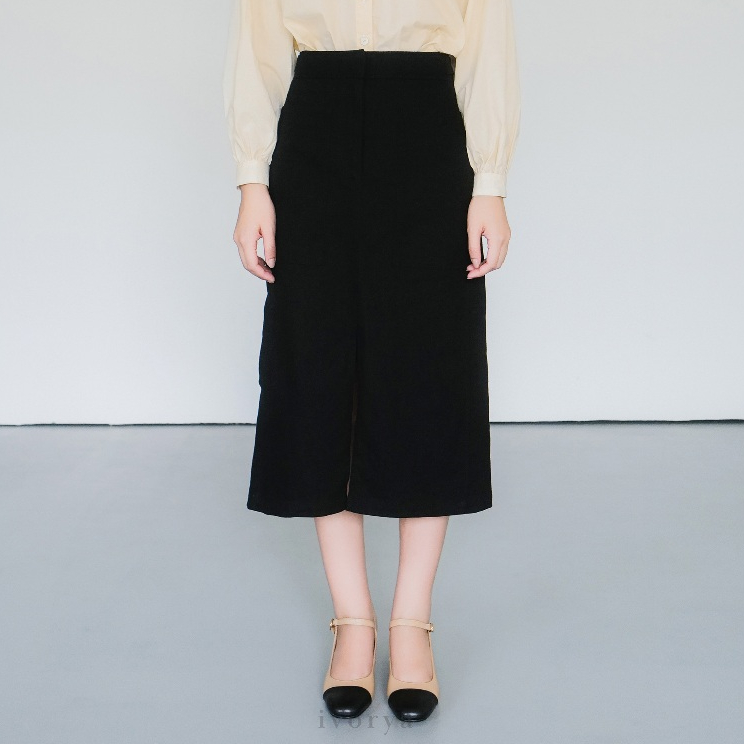 IVORYA - Chân Váy Bút Chì Màu Đen Xẻ Tà Trước Sau Và Có Dây Siết Eo Váy - SK9977B