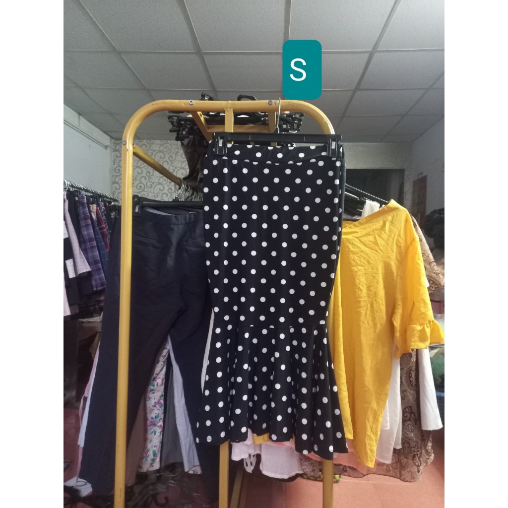 chân váy đuôi cá chấm bi size S MS12