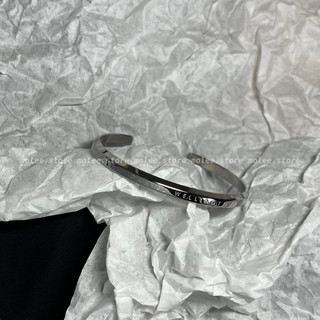 Vòng tay cuff chữ hãng không gỉ freesize 1 size - ảnh thật molee.store