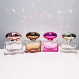 Chai chiết nước hoa 30ml Crystal thân thủy tinh dày dặn, sang trọng, vòi xịt phun sương.