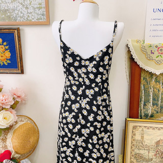 Đầm dây đen hoa cúc nhí