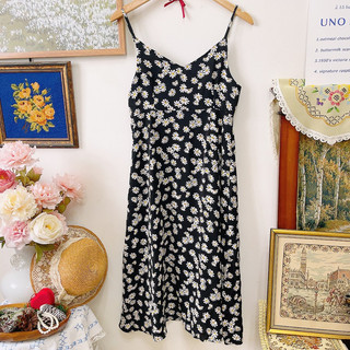 Đầm dây đen hoa cúc nhí