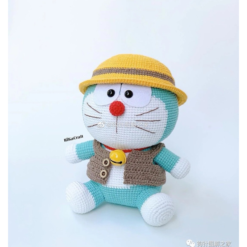 Doraemon đội mũ móc len