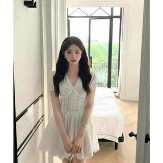 Đầm trắng ren thêu hoa cổ V viền ren tay bồng chiết eo form xòe tiểu thư siêu xinh