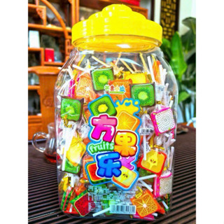 Lọ 200 chiếu kẹo Mút hình vuông bảy sắc cầu vồng