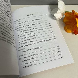 Sách - Phật Và Thánh Chúng