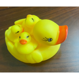 Chíp vịt mẹ ba con, đồ chơi nhà tắm cho bé trai bé gái, bóp kêu chíp chíp vui tai