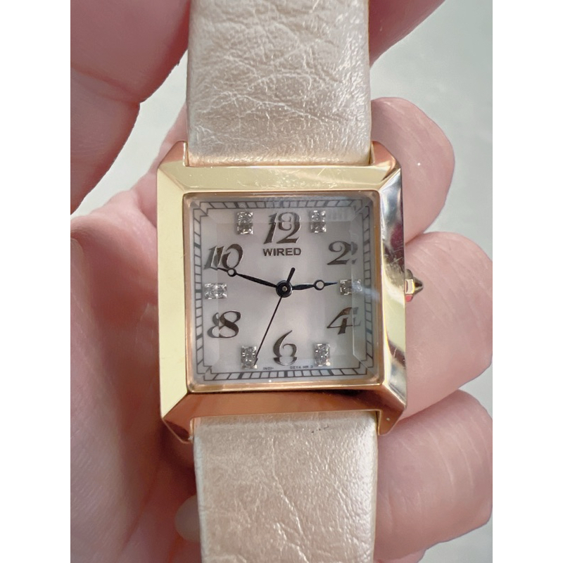 đồng hồ nữ hiệu wired quartz