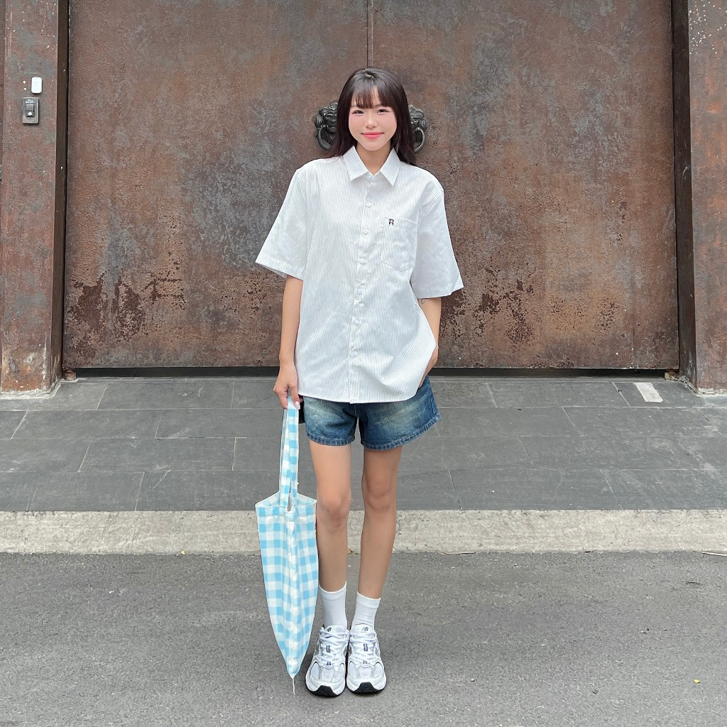 ÁO SƠ MI/SHIRT TAY NGẮN ĐÓNG NÚT UNISEX NAM NỮ FORM ÂU RAGE OF THE SEA(ROTS STUDIO)"SỌC CARO LOGO CHỮ R TAY NGẮN CÓ TÚI" | BigBuy360 - bigbuy360.vn