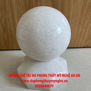 Cầu bi phong thủy màu trắng đường kính từ 12 đến 20 cm đá thật của Xưởng chế Tác Đá An An