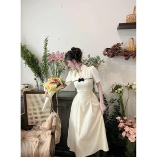 Váy đầm nữ thiết kế dự tiệc, đầm suông dáng dài màu kem cổ v tay phồng đính nơ đen sang chảnh dx