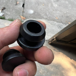 10 chiếc nút bịt lỗ khoan bằng cao su phi 16 ,phi 22.