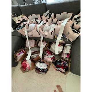 Hộp mystery box ( Quần lót + túi đựng )