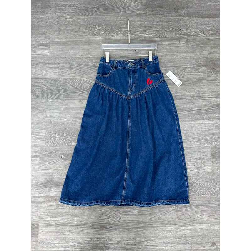 Chân váy midi denim thêu BDG