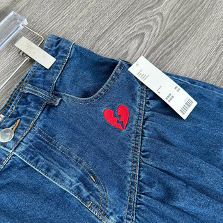 Chân váy midi denim thêu BDG