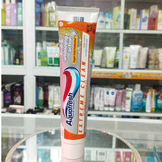 Kem đánh răng AquaFresh Whitening Action 158.7gr