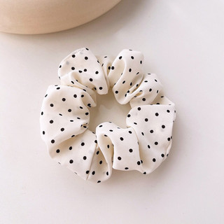 Cột tóc vải scrunchies họa tiết chấm bi kem xinh