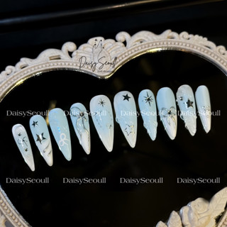 Nail box thiết kế y2k màu xanh dương vẽ nơ