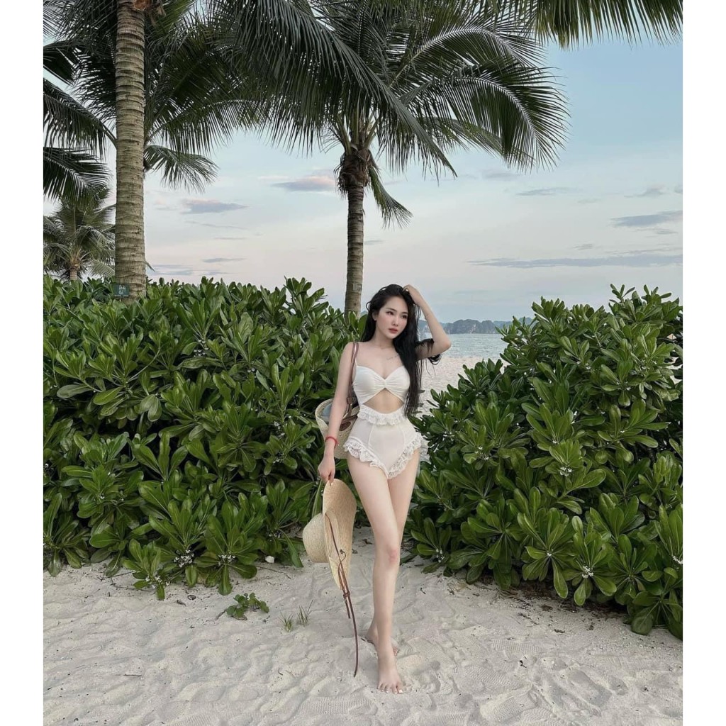 Bikini đồ bơi đi biển 1 mảnh ren bèo hai màu trắng đen xinh xắn + khăn turban xinh xắn HÀ BIKINI | BigBuy360 - bigbuy360.vn