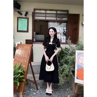 Đầm thiết kết chất tuyết mưa, đầm dáng dài xòe chữ A cổ V sơ mi tay phồng phối dây viền ngang kèm nơ trước ngực