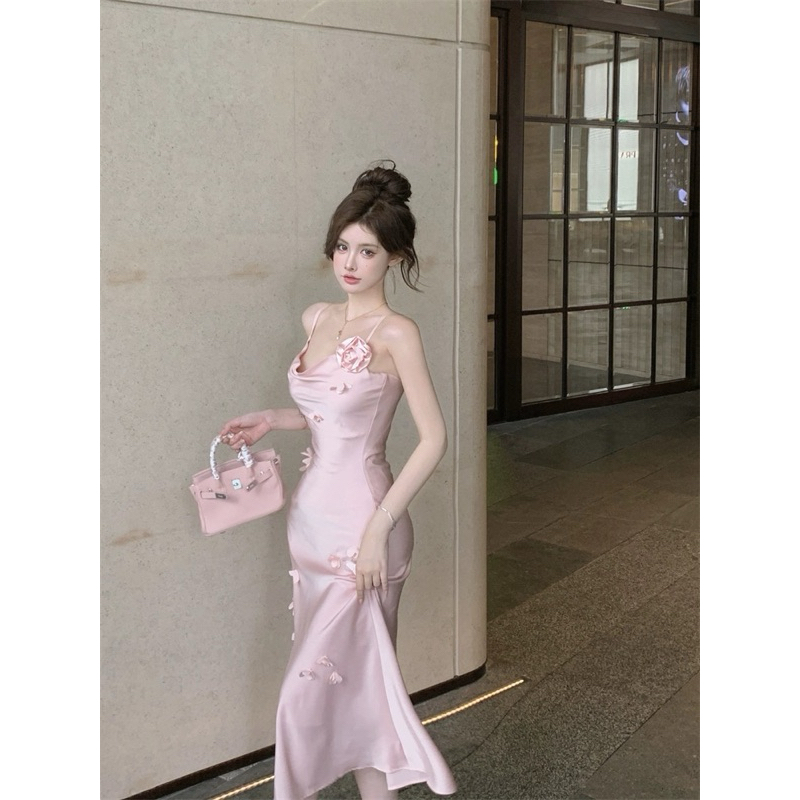 Đầm satin hai dây kết hoa