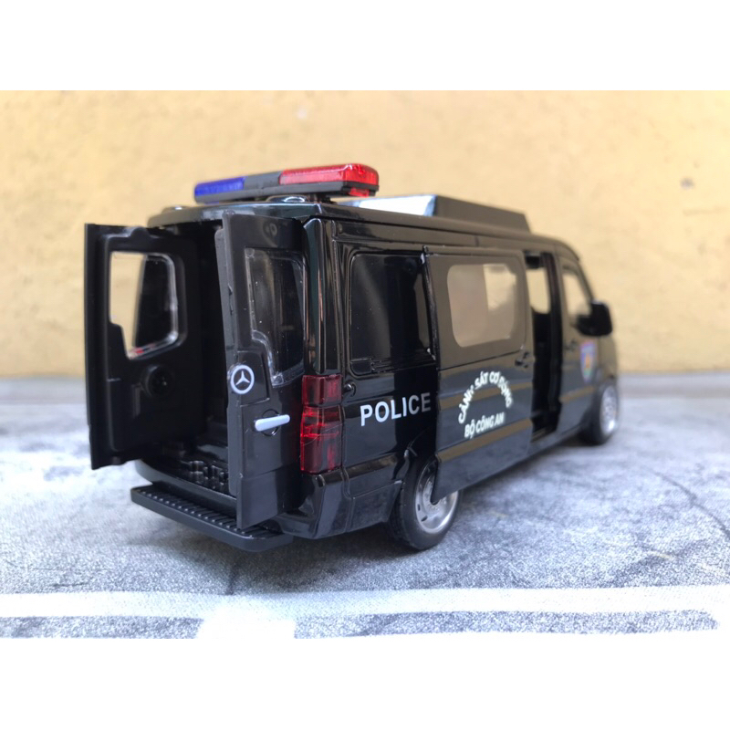 Mô hình xe POLICE CSCĐ Mercedes Printer 1:32