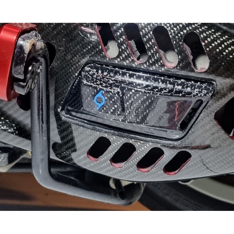 Ốp che nồi sau kiểu 1O1 Vespa Sprint /Primavera carbon fiber