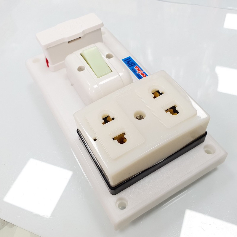 Bảng điện 1 công tắc 2 ổ cắm BN1 SOPOKA