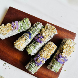 Xô trắng mix Bạch đàn dollar, Hoa Purple và Sinuata