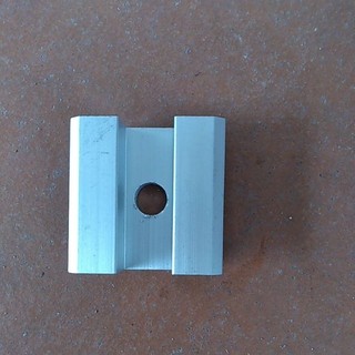 Kẹp giữa tấm pin