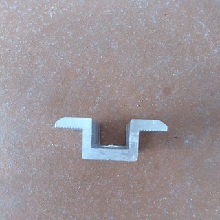 kẹp giữa tấm pin
