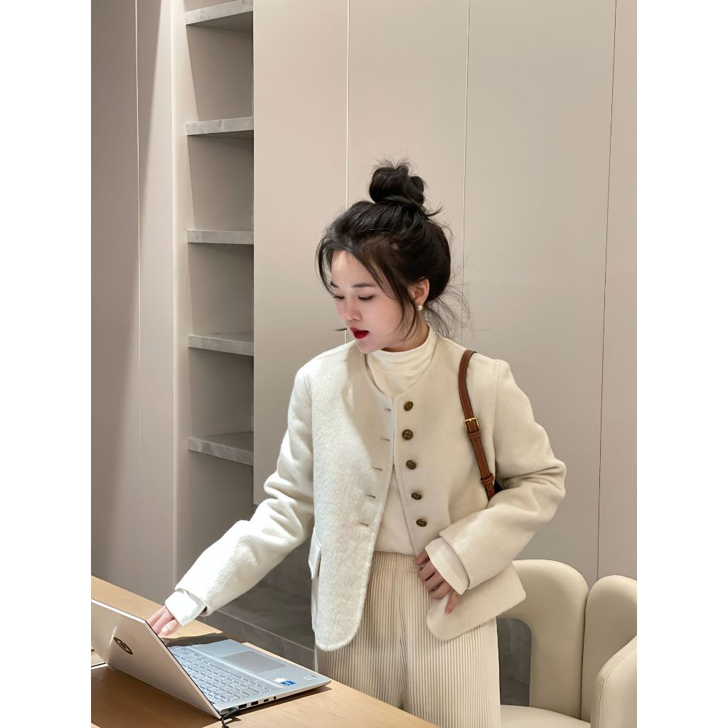 Áo khoác dạ lông cừu nữ dáng ngắn cổ tròn cúc đồng Quảng Châu cao cấp