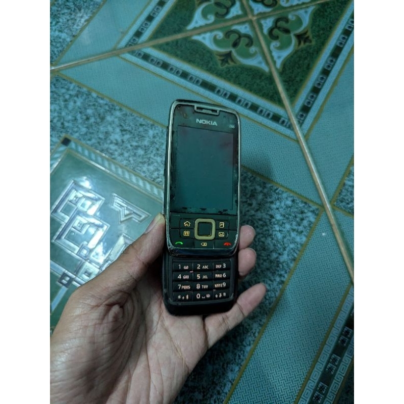 Xác điện thoại Nokia E66 rung đổ chuông