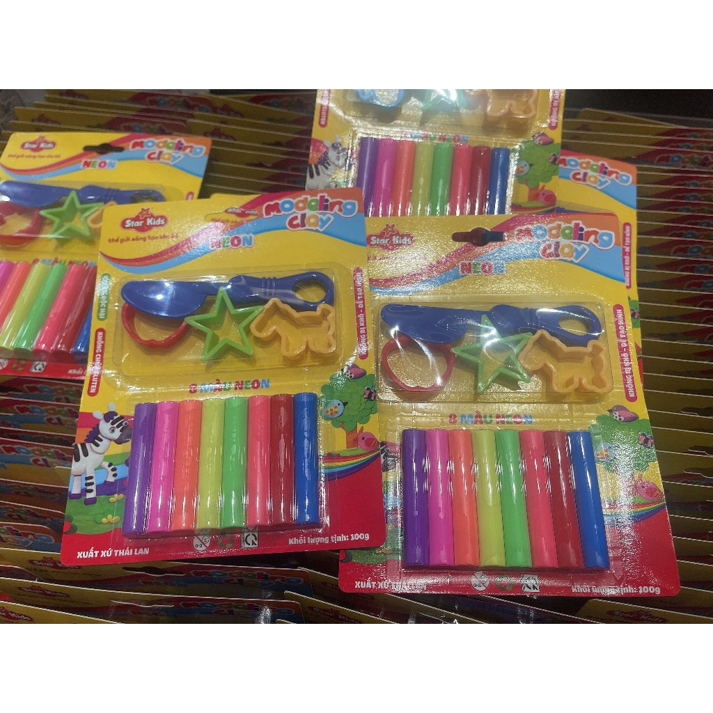 Đất Nặn Rstar 100g 8 Màu Và 4 Dụng Cụ K-100/8C/4T - R Star