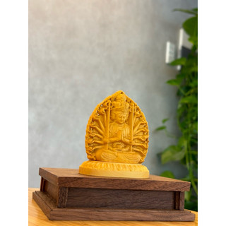 Tượng Phật Thiên Thủ Thiên Nhãn gỗ hoàng dương 8,6cm oto
