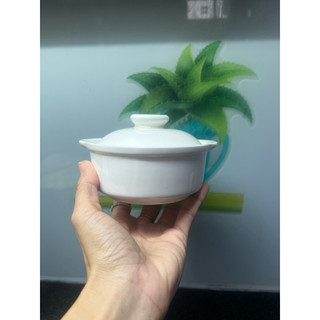 Thố sứ chưng yến có nắp. ( màu sắc và kiểu dáng có thể thay đổi theo đợt hàng)