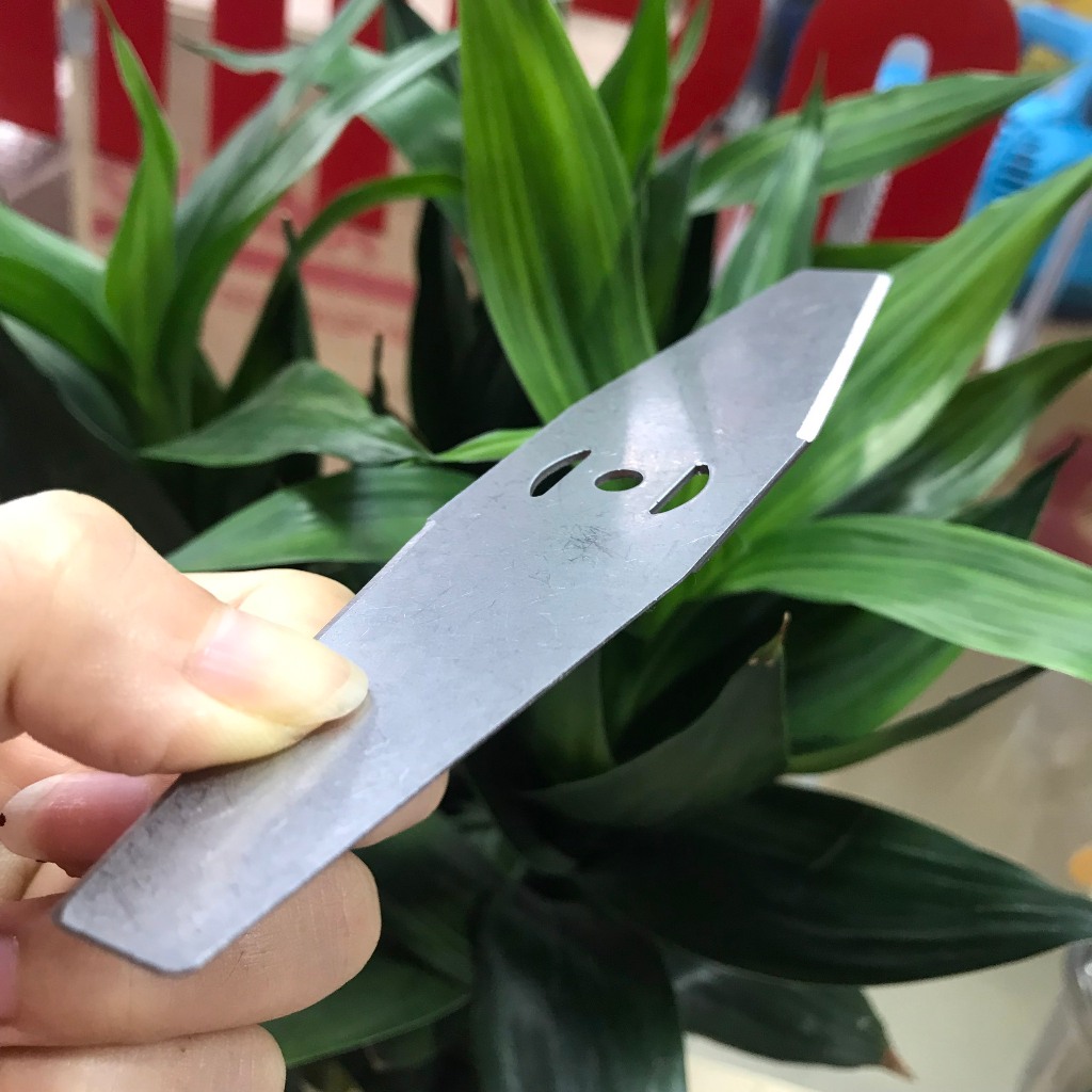 Lưỡi cắt cỏ chạy pin dành cho máy hiệu LT