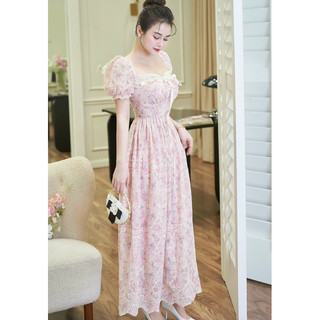 Váy thô thêu hoa cổ vuông