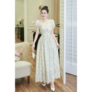 Váy thô thêu hoa cổ vuông