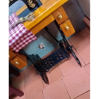 Mô hình máy may tí hon