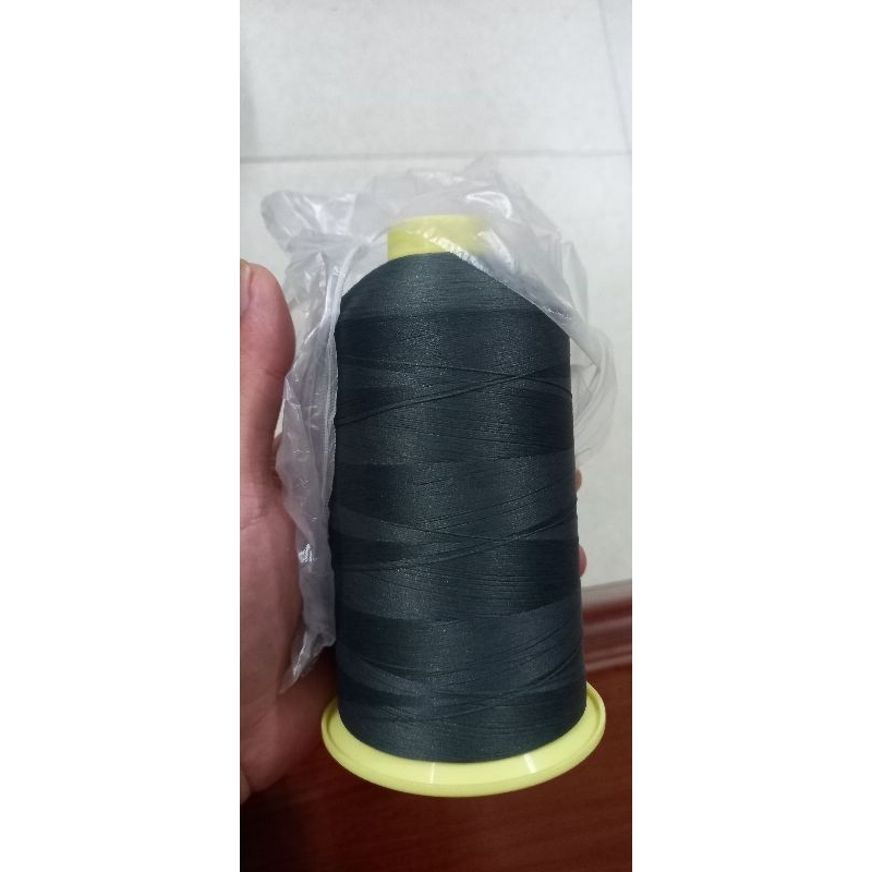 tơ vắt sổ có nhiều màu để lựa